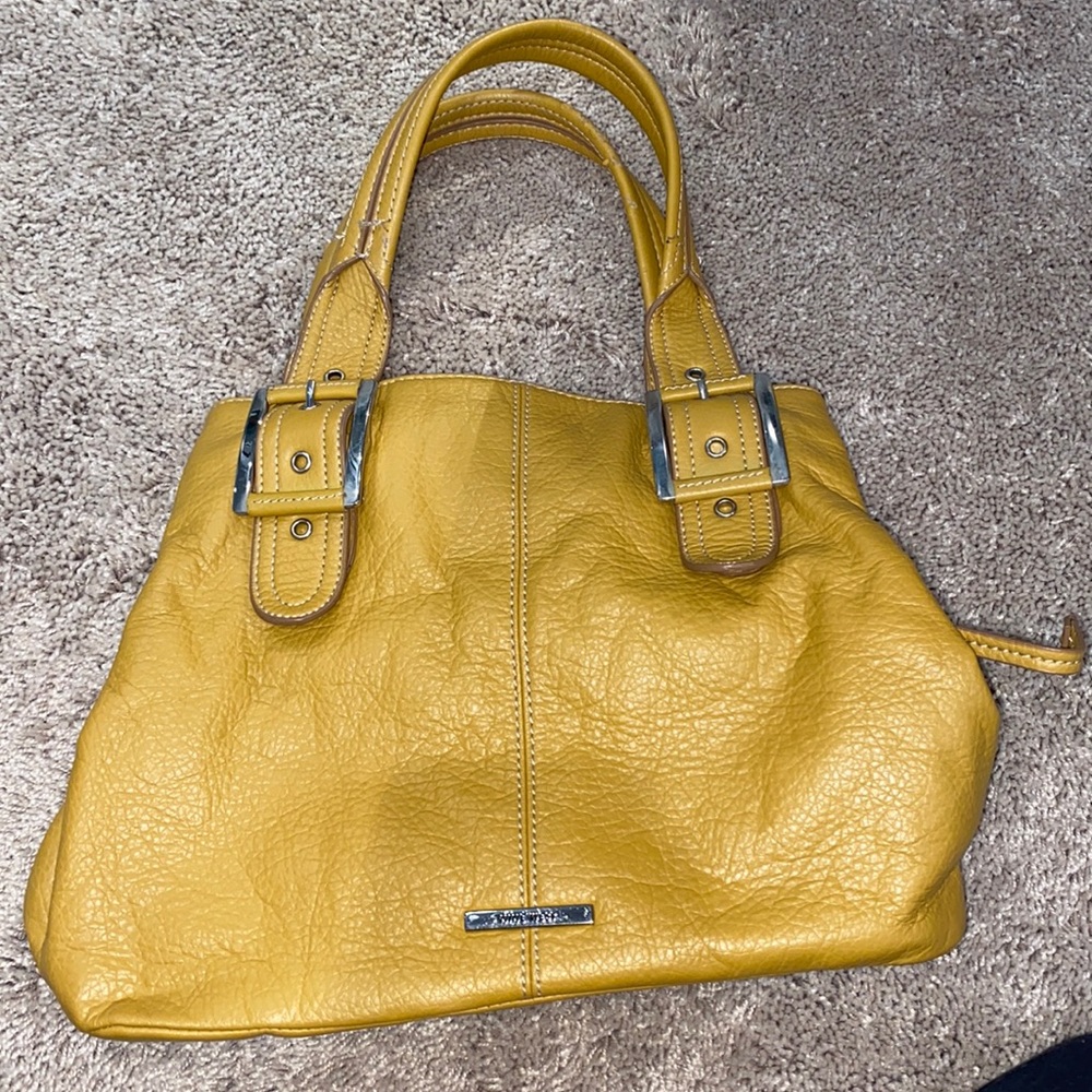 Mustard color purse. Very clean and nothing broken only used a handful of times
